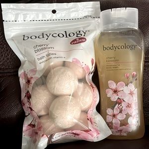 BODYCOLOGY CHERRY BLOSSOM BATH FIZZIES AND MOISTURIZING BODYWASH